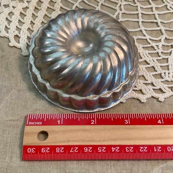Set Of 6 Vintage Tin Molds - Picture 7 of 16